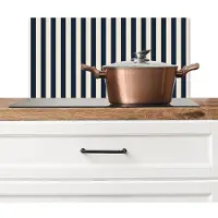 KitchenYeah Spatscherm keuken 70x30 cm - Kookplaat achterwand Verticale strepen - Blauw - Crème - Muurbeschermer - Spatwand fornuis - Hoogwaardig aluminium