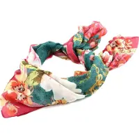 GUESS Sjaal Kefiah Scarf 130X130 Gardenia Kleurrijke