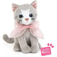 Studio Pets knuffel kat Bella 16 cm roze met paspoort en koffer.