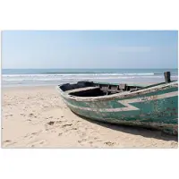 PosterMonkey Poster 60x40 cm - Boot - Zandstrand - Zee - Posters - Kamer decoratie - Wanddecoratie woonkamer - Muurdecoratie slaapkamer