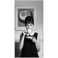 PosterMonkey Poster 40x80 cm - Portret - Thee - Vrouw - Posters - Kamer decoratie - Wanddecoratie woonkamer - Muurdecoratie slaapkamer