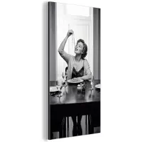 MuchoWow Aluminium schilderij 20x40 cm - Wanddecoratie metaal - Vrouw - Spaghetti - Zwart - Wit - Metalen muurdecoratie woonkamer - Decoratie industrieel - Foto op dibond - Industriële accessoires slaapkamer