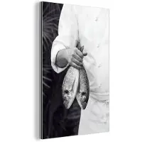 MuchoWow Aluminium schilderij 60x90 cm - Wanddecoratie metaal - Vissen - Chef - Zwart - Wit - Metalen muurdecoratie woonkamer - Decoratie industrieel - Foto op dibond - Industriële accessoires slaapkamer