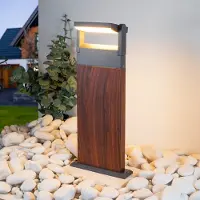 LumenXL Staande buitenlamp met kantelbare spot Jidde - houtoptiek