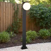 LumenXL Staande buitenlamp antraciet met melkwitte polycarbonaat kap - Mesia