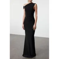 Turkishsouq Dames maxi lange afstudeer-/galajurk van Unifarben met slanke pasvorm.