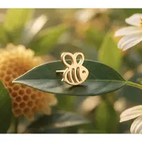 Vibe - Gouden oorbellen dames - bijtje design - kleine studs - trendy - cadeau voor haar -