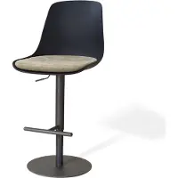 Nolon Niva-Liv Draaibare Tulp Barkruk Zwart Met Nougatbruin Zitkussen - Verstelbaar - Mat Zwart Onderstel - Kunststof - Scandinavisch