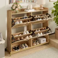 OKWISH Schoenenkast – Verticale Lamellen Deuren – 108,5x24x100 cm – 4 Deuren – Plaatsbesparend Met Bovenplank – MDF Houtkleur – Metaalsokkel