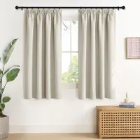 Unyqoos Set van twee korte beige verduisteringsgordijnen met plooiband en thermofunctie