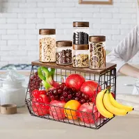 Unyqoos Zwarte fruitschaal voor wandmontage – stapelbaar, gemaakt van koolstofstaal met een houten plateau en ophanghaken