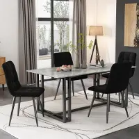 HAUSS SPOLE Eetkamerstoel - Luxe Fluwelen Stoel - Set van 4 - Ergonomisch Ontwerp Met Decoratieve Ziersteppingen - Voor Eetkamer, Keuken, Thuiswerkplek - Zwart