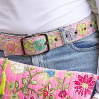 Imbarro Riem Daisy – 105 cm – Handgeborduurd – 100% Katoen – Rood/Roze – Dames Riem – Boho Stijl – Uniek Design