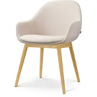 Nolon Nio-Mae Eetkamerstoel beige - houten onderstel - scandinavisch - armstoel - comfortabele zitting