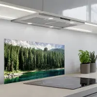 KitchenYeah Spatscherm 90x45 cm - Zelfklevende achterwand Berg - Bomen - Water - Keuken muurbeschermer - Spatwand fornuis