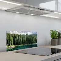 KitchenYeah Spatscherm 60x30 cm - Zelfklevende achterwand Berg - Bomen - Water - Keuken muurbeschermer - Spatwand fornuis