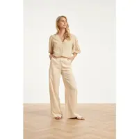 Smashed Lemon Beige broderie top met knoopsluiting |