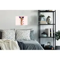 PosterMonkey Poster struisvogel - Fotoposter - Struisvogel - Zonnebril - Roze - Dieren - 40x30 cm - Muurposter - Wanddecoratie