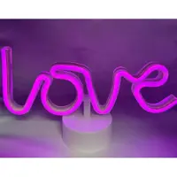 Impuls LED Love met neonlicht - roze neon licht - Op batterijen en USB - hoogte 28.5 x 16 x 8.5 cm - Tafellamp - Nachtlamp - Decoratieve verlichting - Woonaccessoires
