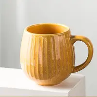 VHV -Mok - Koffiemok - Grote mok - Theemok - Keramiek - Handgemaakte look - Vaatwasserbestendig - Magnetronbestendig - Cadeau idee - Voor kantoor en thuis - Geel