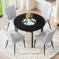 STILVORA Eetset met 4 stoelen, gemaakt van Polyurethanmateriaal. Ronde eettafel met een zwarte houtlook, eetset met zwarte metalen poten. Kleuren: lichtgrijs en zwart
