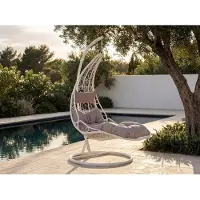 Vente-unique Hangfauteuil van gevlochten hars - Wit met grijze kussens - LUVA van MYLIA