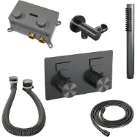 Brauer Gunmetal Carving thermostatische inbouw badkraan met drukknoppen SET 03 met badvulcombinatie en staaf handdouche en doucheslang en wandaansluitbocht gunmetal geborsteld PVD