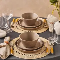Karaca Mirum Stoneware - Serviesset Bruin – 12 Delig – 4 Personen – Aardewerk Dinerset – Vaatwasserbestendig