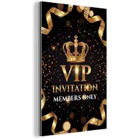 MuchoWow Aluminium schilderij 20x30 cm - Wanddecoratie metaal - Uitnodiging - VIP - Kroon - Goud - Metalen muurdecoratie woonkamer - Decoratie industrieel - Foto op dibond - Industriële accessoires slaapkamer