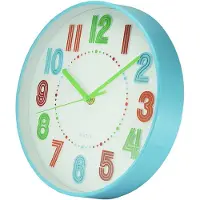 Famanu - Kleurrijke kinderwandklok van kunststof met grote 3D-cijfers, wit/blauw, diameter 255 x 45 mm, geschikt voor kinderkamer, kwartsuurwerk Sweep, voor ongestoord spelen, voor jongens en