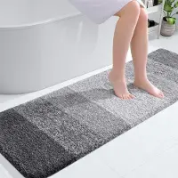 Famanu – Extra zachte en absorberende microvezel rubberen achterkant sneldrogend machinewasbaar badmat voor badkamervloer bad douche en woondecoratie 150 x 50 cm grijs