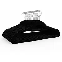 Famanu – Fluwelen kleerhangers – 20 stuks – Antislip en ruimtebesparend – Geschikt voor dagelijks gebruik – Zwart