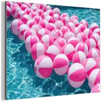 MuchoWow Aluminium schilderij 120x90 cm - Wanddecoratie metaal - Strandballen - Roze - Water - Metalen muurdecoratie woonkamer - Decoratie industrieel - Foto op dibond - Industriële accessoires slaapkamer