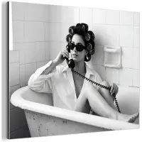 MuchoWow Aluminium schilderij 160x120 cm - Wanddecoratie metaal - Bad - Vrouw - Zwart - Wit - Metalen muurdecoratie woonkamer - Decoratie industrieel - Foto op dibond - Industriële accessoires slaapkamer