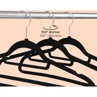 Famanu – Set van 30 fluwelen kledinghangers met antisliplaag – Zwart