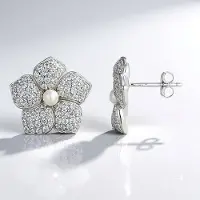 Cavill - Elegante Oorbellen - 925 Sterling Zilver Gerhodineerd - Witte Zoetwaterparels & 1,56 ct Zirkonia - Bloemvormig Design - Luxe Sieraden