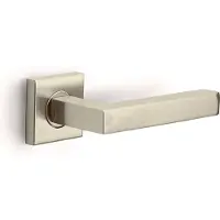 Formani Basics BSQ1-G deurkruk geveerd op vierkant rozet - PVD champagne
