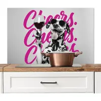 KitchenYeah Spatscherm keuken 100x65 cm - Kookplaat achterwand Cheers - Hond - Roze - Wijn - Muurbeschermer - Spatwand fornuis - Hoogwaardig aluminium