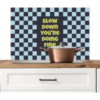 KitchenYeah Spatscherm keuken 80x55 cm - Kookplaat achterwand Patroon - Geblok - Blauw - Slow down you're doing fine - Muurbeschermer - Spatwand fornuis - Hoogwaardig aluminium