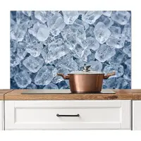 KitchenYeah Spatscherm keuken 100x65 cm - Kookplaat achterwand Ijsblokjes - Water - Blauw - Muurbeschermer - Spatwand fornuis - Hoogwaardig aluminium