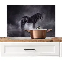 KitchenYeah Spatscherm keuken 90x60 cm - Kookplaat achterwand Paard - Magisch - Zwart - Muurbeschermer - Spatwand fornuis - Hoogwaardig aluminium