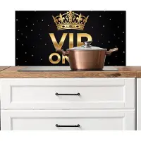 KitchenYeah Spatscherm keuken 90x45 cm - Kookplaat achterwand Kroon - Goud - VIP - Muurbeschermer - Spatwand fornuis - Hoogwaardig aluminium