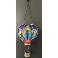 Impuls Decoratieve solarlamp hart met luchtballon " met flame LED " - Pauw veren print paars - kunststof - hangend model - hoogte 46 x 16 x 9.5 cm - Tuindecoratie - Tuinverlichting