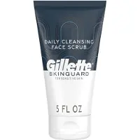 Gillette SkinGuard Gezichtsscrub voor Mannen – Dagelijkse Exfoliërende Face Scrub voor Gevoelige Huid met Shea Butter & Houtskool 150ml