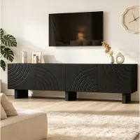 OKWISH Zwarte TV-kast met 4 deuren, lage TV-meubel met opbergruimte, meubel voor de woonkamer in minimalistische stijl, geschikt voor televisies tot 75 inch