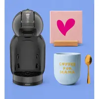 Krups NESCAFÉ Dolce Gusto MiniMe KP120810 koffiecupmachine zwart/antraciet - mama cadeaupakket met blauwe Coffee for mama mok, goudkleurig koffielepeltje, hartjestegel en tegelhouder