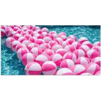 PosterMonkey Poster 160x80 cm - Strandballen - Roze - Water - Posters - Kamer decoratie - Wanddecoratie woonkamer - Muurdecoratie slaapkamer