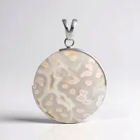 Cavill - 925 Sterling Zilver Hanger met 4.3 Ct Witte Agaat - Ronde Cabochon - Bali Barong Filigraan - Elegante Natuurlijke Edelsteen Sieraden