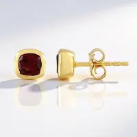 Cavill - Oorbellen 925 Sterling Zilver - 18K Goud Verguld - Mozambique Granaat 1,255 ct - Antiek Kussen Slijpsel - Elegante Rode Edelsteen Sieraden
