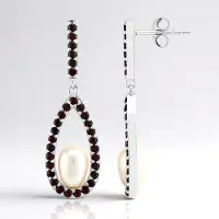 Cavill - Zilveren Oorbellen met 2 Witte Zoetwater Kweekparels & 1,17 ct Rode Granaten - 925 Sterling Zilver - Elegante, Tijdloze Oorbellen Dames